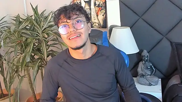 Snapshot of kai_storn chatting on 04.12.26 kai storn online show from 04.12.26