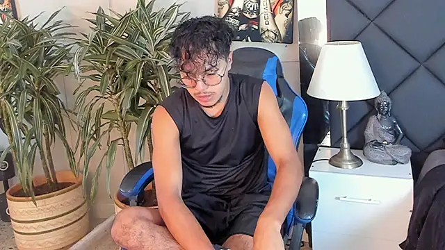 Snapshot of kai_storn chatting on 04.15.26 kai storn online show from 04.15.26