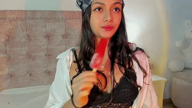 Snapshot of Jennifer_Lee_ chatting on 02.17.26 Jennifer Lee online show from 02.17.26