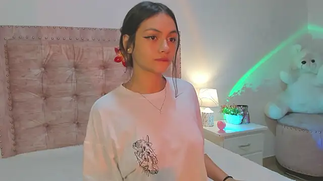 Snapshot of Jennifer_Lee_ chatting on 02.20.26 Jennifer Lee online show from 02.20.26