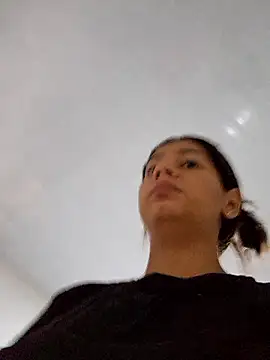 Snapshot of Cris18sexy chatting on 02.14.26 Cris18sexy online show from 02.14.26