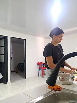 Snapshot of Cris18sexy chatting on 02.25.26 Cris18sexy online show from 02.25.26