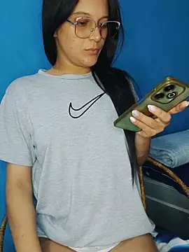 Snapshot of Perla_and_Maikol chatting on 02.15.26 Perla and Maikol online show from 02.15.26