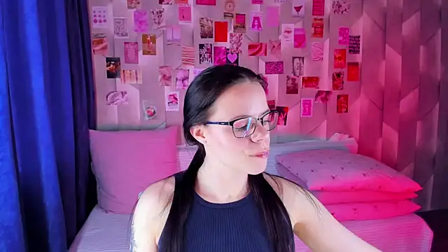 Snapshot of Alanna_Pow chatting on 04.19.26 Alanna Pow online show from 04.19.26