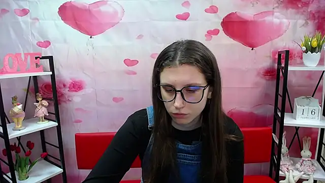 Snapshot of LilianaShine chatting on 02.16.26 LilianaShine online show from 02.16.26