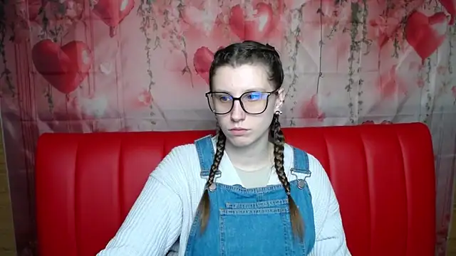 Snapshot of LilianaShine chatting on 02.18.26 LilianaShine online show from 02.18.26