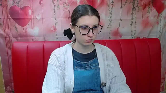 Snapshot of LilianaShine chatting on 02.21.26 LilianaShine online show from 02.21.26