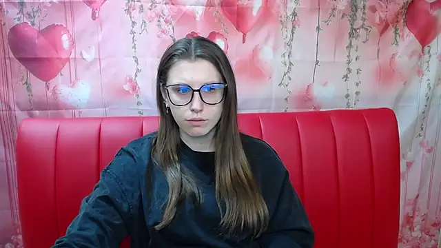 Snapshot of LilianaShine chatting on 04.29.26 LilianaShine online show from 04.29.26