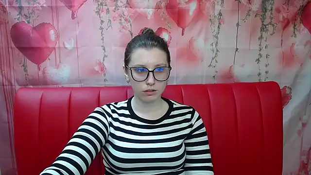 Snapshot of LilianaShine chatting on 05.08.26 LilianaShine online show from 05.08.26