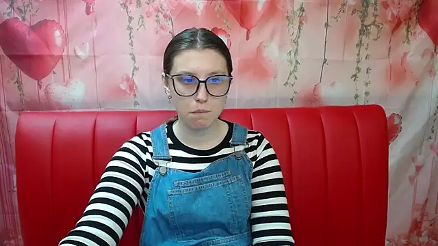 Snapshot of LilianaShine chatting on 05.14.26 LilianaShine online show from 05.14.26