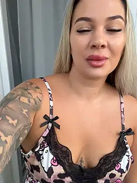 Snapshot of sexybatwomen33 chatting on 07.23.26 sexybatwomen33 online show from 07.23.26
