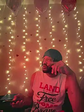 Snapshot of magic_man1085 chatting on 02.12.26 magic man1085 online show from 02.12.26