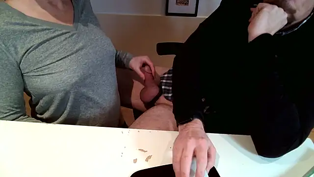 Snapshot of Curious_madame_scotsman chatting on 02.16.26 Curious madame scotsman online show from 02.16.26