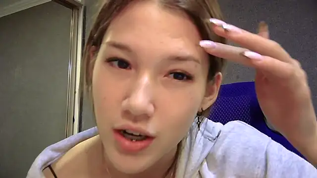 Snapshot of lilXdomiii chatting on 05.10.26 lilXdomiii online show from 05.10.26