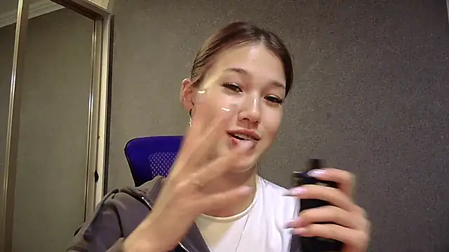 Snapshot of lilXdomiii chatting on 05.13.26 lilXdomiii online show from 05.13.26