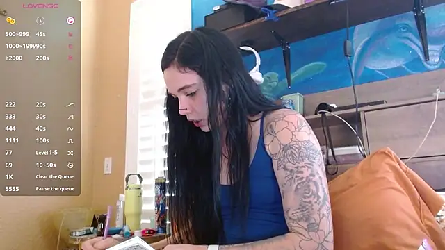 Snapshot of ahungkittykat chatting on 04.21.26 ahungkittykat online show from 04.21.26
