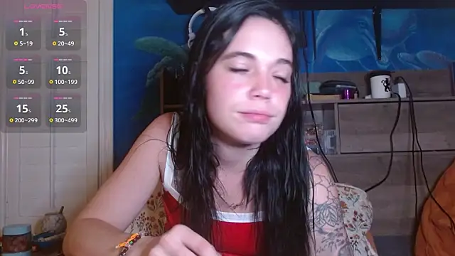 Snapshot of ahungkittykat chatting on 06.17.26 ahungkittykat online show from 06.17.26
