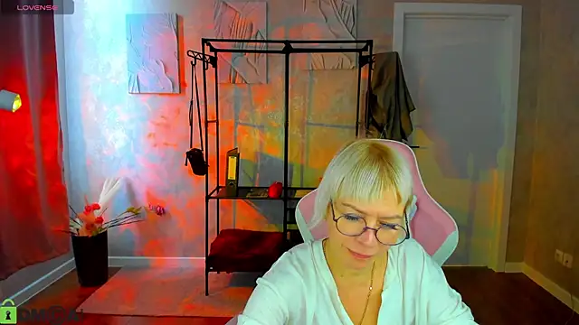 Snapshot of Ann_Annise chatting on 04.20.26 Ann Annise online show from 04.20.26