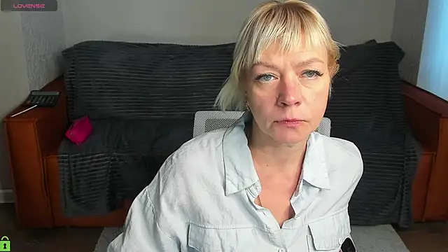 Snapshot of Ann_Annise chatting on 05.11.26 Ann Annise online show from 05.11.26