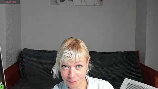 Snapshot of Ann_Annise chatting on 05.11.26 Ann Annise online show from 05.11.26