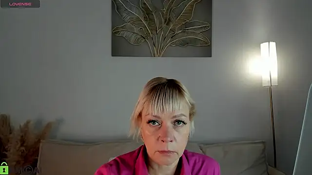 Snapshot of Ann_Annise chatting on 05.17.26 Ann Annise online show from 05.17.26