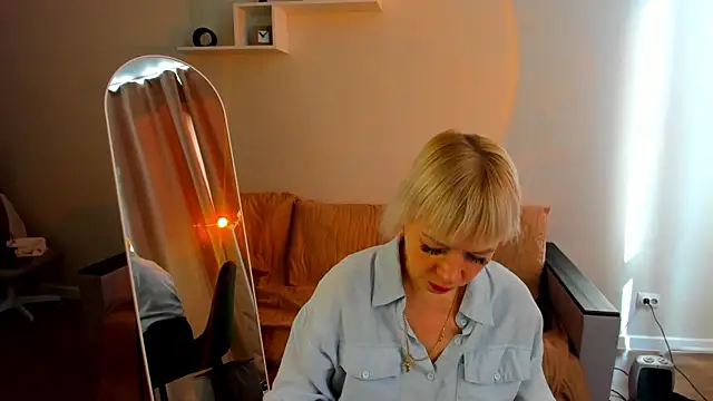 Snapshot of Ann_Annise chatting on 05.18.26 Ann Annise online show from 05.18.26
