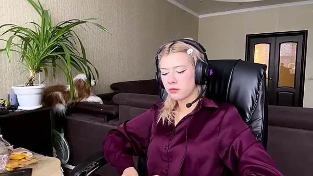 Snapshot of LadyFoxLove chatting on 02.04.26 LadyFoxLove online show from 02.04.26