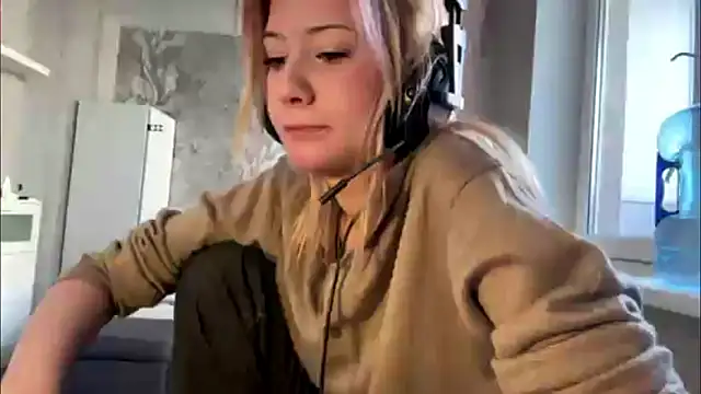 Snapshot of LadyFoxLove chatting on 02.10.26 LadyFoxLove online show from 02.10.26