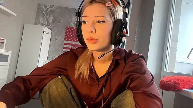 Snapshot of LadyFoxLove chatting on 02.17.26 LadyFoxLove online show from 02.17.26