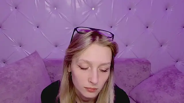 Akiro Kim7 online show from 02.21.26