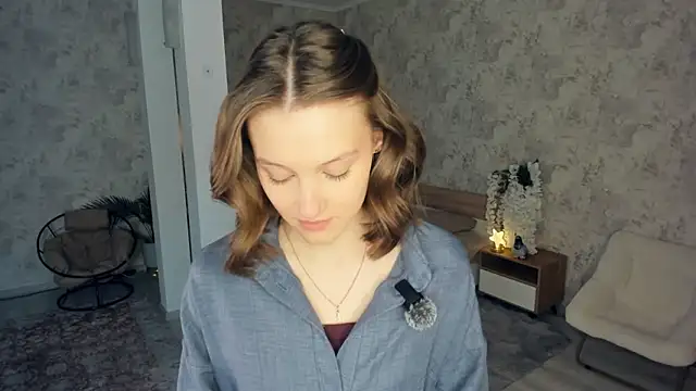 Snapshot of LianneBynon chatting on 02.06.26 LianneBynon online show from 02.06.26