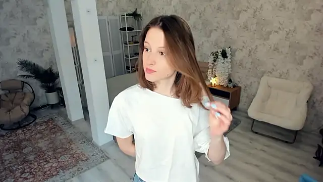 Snapshot of LianneBynon chatting on 02.22.26 LianneBynon online show from 02.22.26