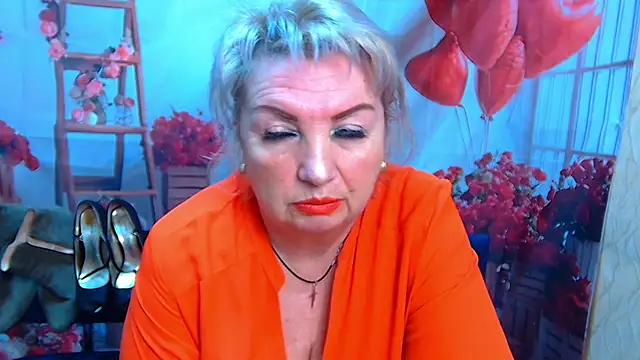 Snapshot of RenataDaster chatting on 04.20.26 RenataDaster online show from 04.20.26