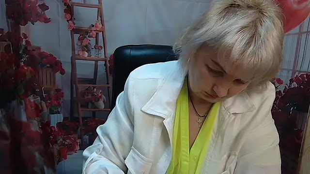 Snapshot of RenataDaster chatting on 05.15.26 RenataDaster online show from 05.15.26