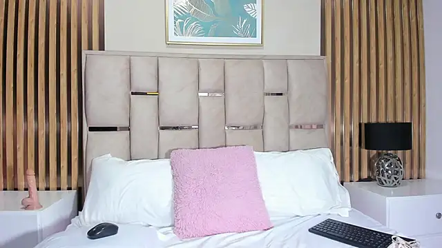 emma evanss   online show from 03.11.26