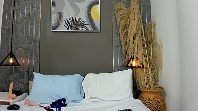 emma evanss   online show from 04.14.26