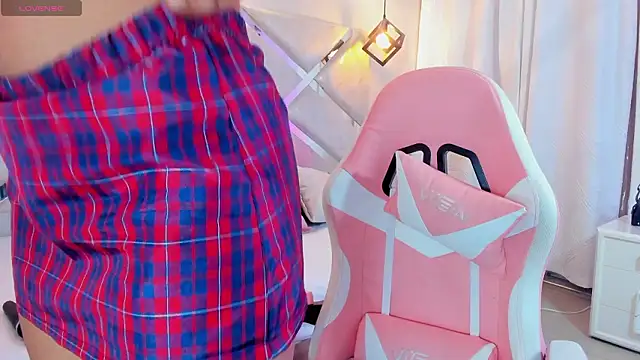 Snapshot of karlaa_megan chatting on 02.17.26 karlaa megan online show from 02.17.26