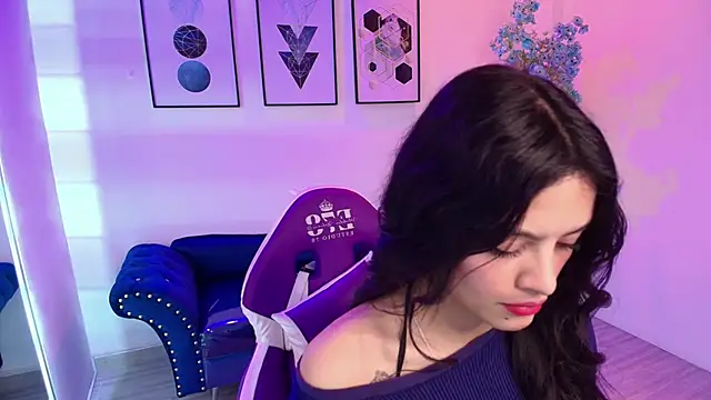 Snapshot of Maddie_T18 chatting on 04.29.26 Maddie T18 online show from 04.29.26