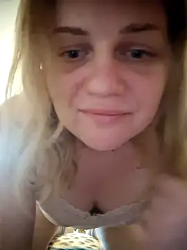 Snapshot of VitniKis chatting on 02.24.26 VitniKis online show from 02.24.26