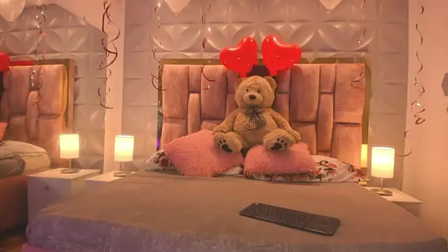 Snapshot of Paris_Velvet chatting on 02.15.26 Paris Velvet online show from 02.15.26