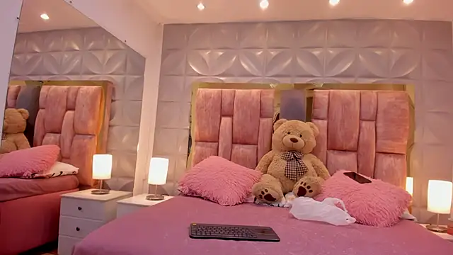 Paris Velvet online show from 03.25.26