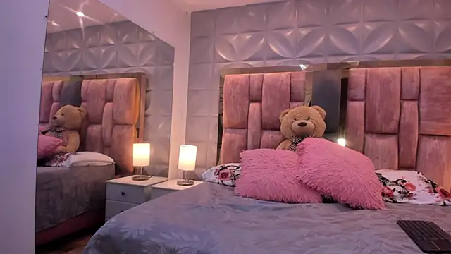 Paris Velvet online show from 04.13.26