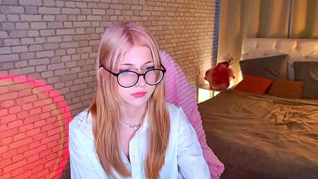 Snapshot of alicedews chatting on 02.11.26 alicedews online show from 02.11.26