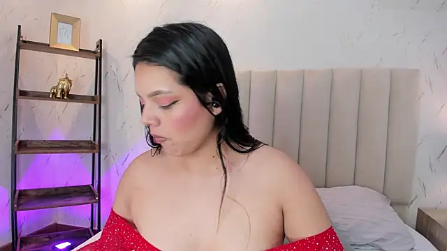 Snapshot of ViolettaRousee_ chatting on 04.28.26 ViolettaRousee online show from 04.28.26