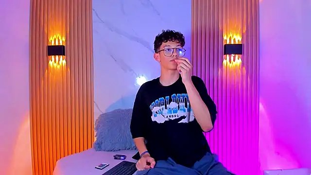 Snapshot of Christopher_Hunter chatting on 02.20.26 Christopher Hunter online show from 02.20.26