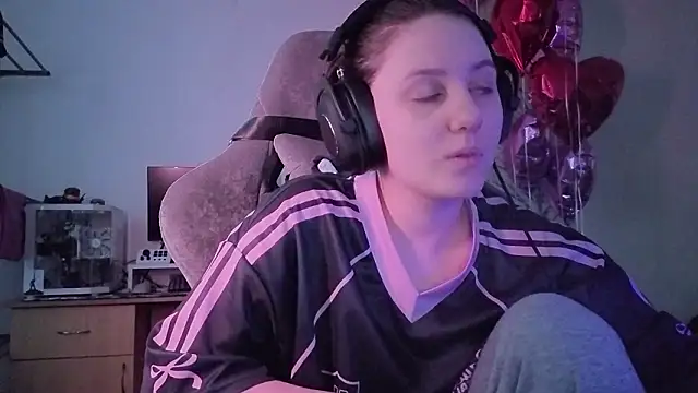 Snapshot of Holy_Kveta chatting on 02.27.26 Holy Kveta online show from 02.27.26