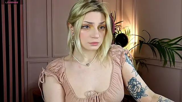 Snapshot of AvaSun chatting on 02.24.26 AvaSun online show from 02.24.26