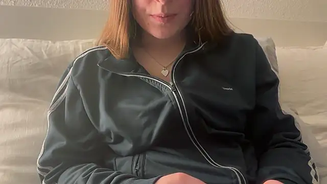 Snapshot of Lucyschickt chatting on 03.01.26 Lucyschickt online show from 03.01.26