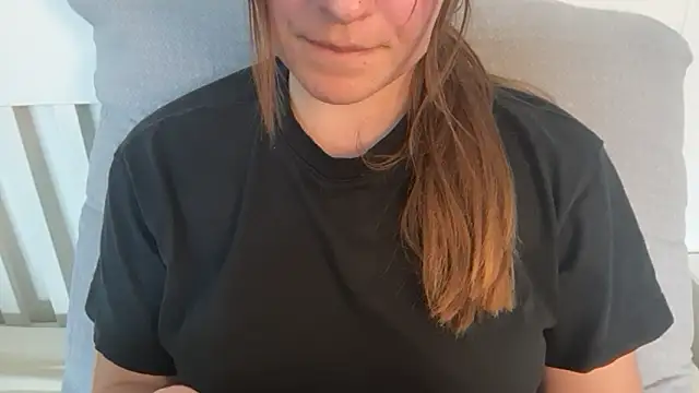 Snapshot of Lucyschickt chatting on 06.11.26 Lucyschickt online show from 06.11.26