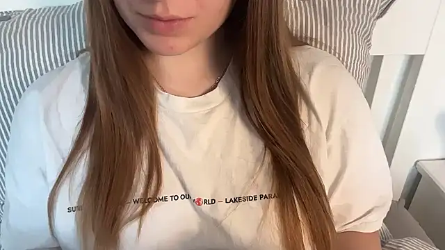 Snapshot of Lucyschickt chatting on 06.17.26 Lucyschickt online show from 06.17.26